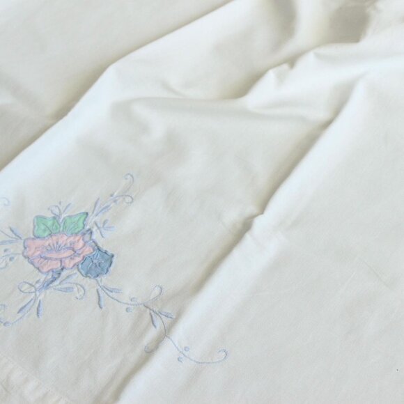 Vintage 1950s Pillowcase, Queen 32" Long, White Cotton With Pink Green And Blue - Picture 7 of 10